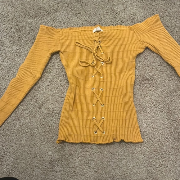 Off the shoulder top - Picture 1 of 3